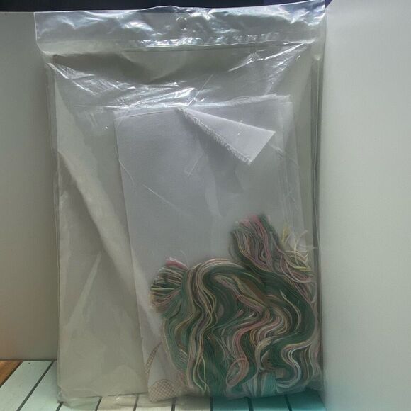 Golden Bee Stamped Cross Stitch Kits Fruit Basket & Shells Daisies Vintage Lot - Picture 5 of 5